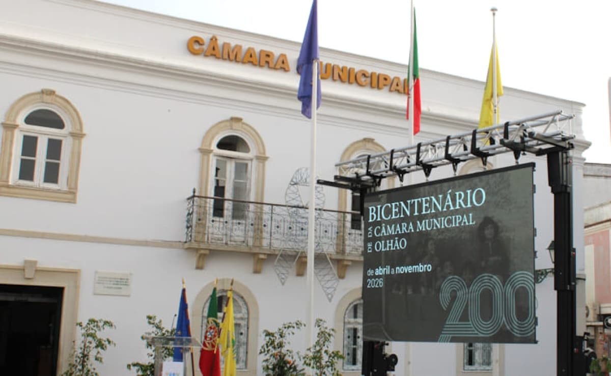 Buba Espinho with the Olhão Conservatory Choir and Ensemble