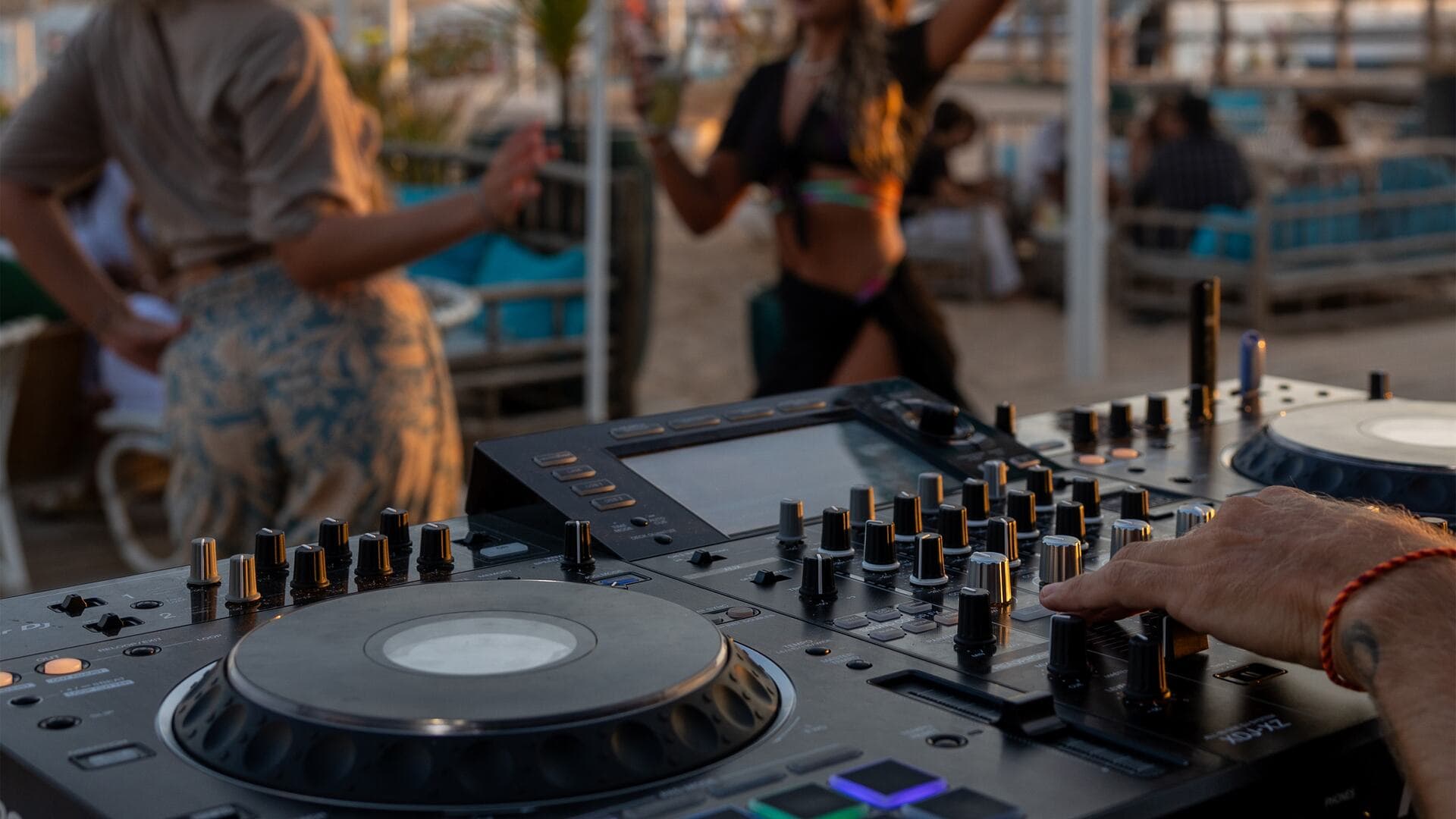 Praia Dourada Summer Sessions