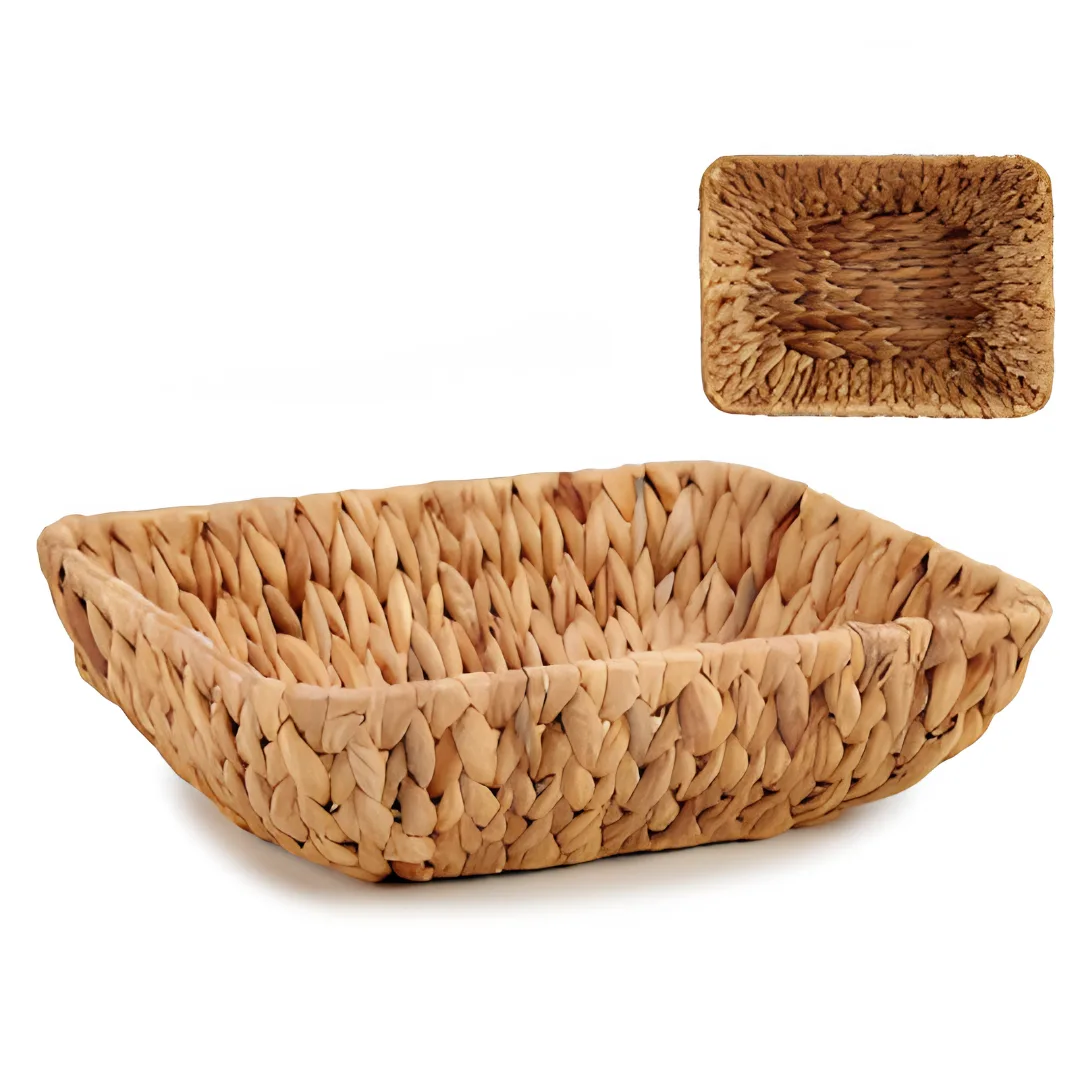 Rectangular straw centrepiece