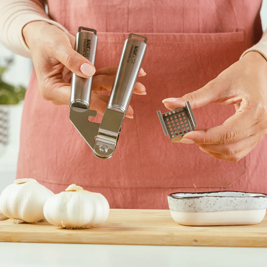 Stainless steel garlic press, 20 cm