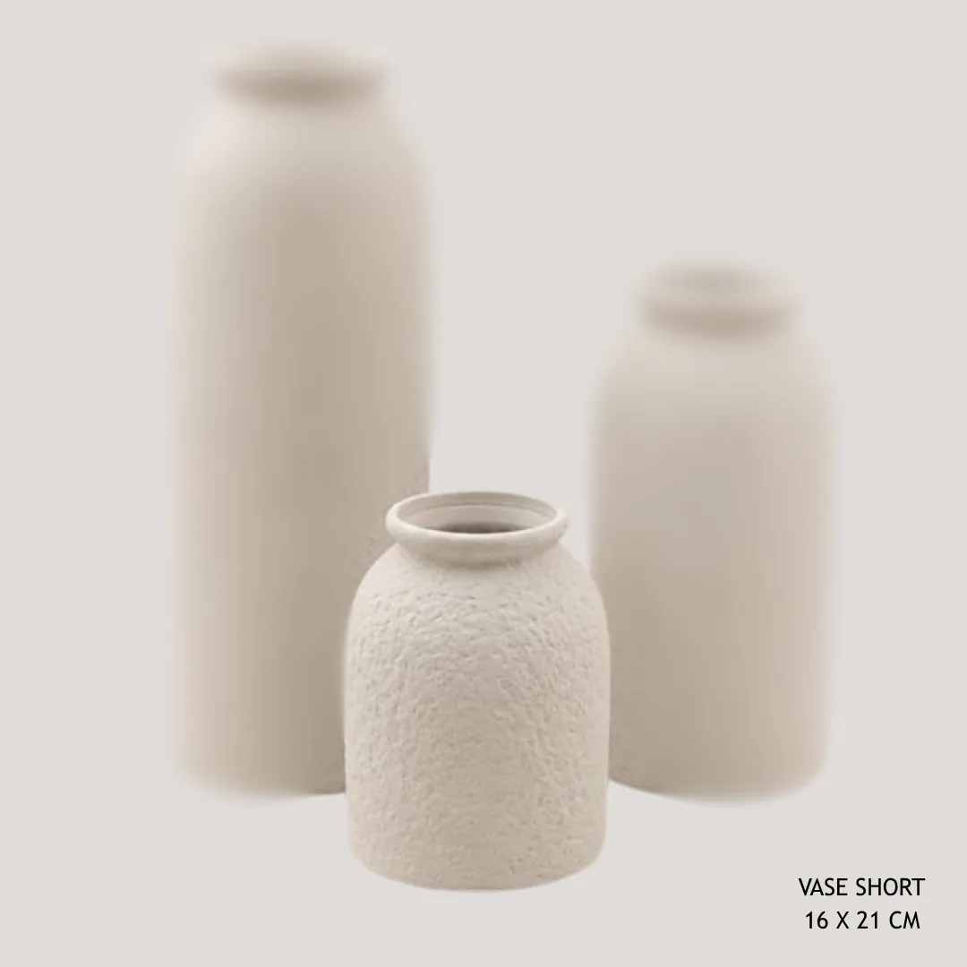 Beige textured cylindrical ceramic vase, 9.5 x 9.5 x 12.5 cm