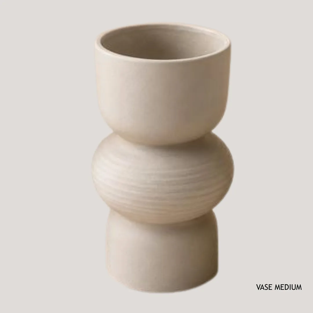 Beige Oleiro ceramic vase, 10.5 x 10.5 x 19 cm