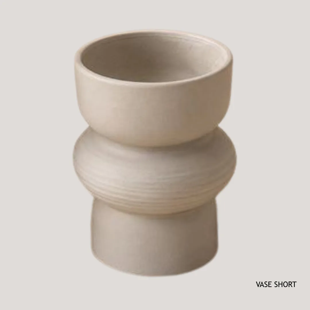 Beige Oleiro ceramic vase, 10.5 x 10.5 cm