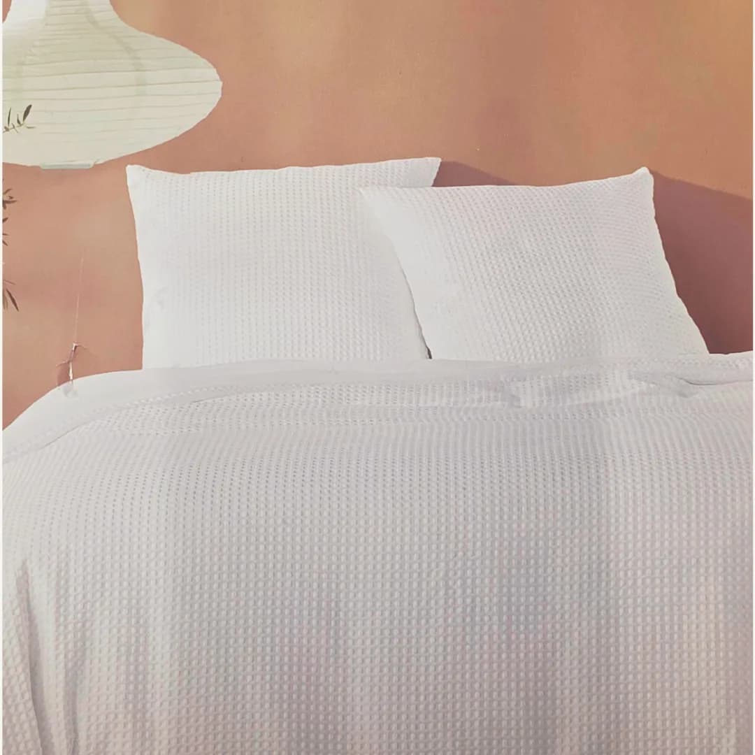 Abelia 3-piece bedding set, white embossed microfibre, 240 x 220 cm, for a 150 cm bed