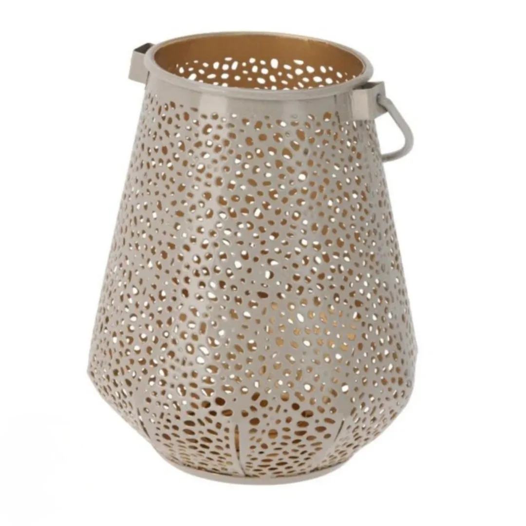 Candle holder with handle