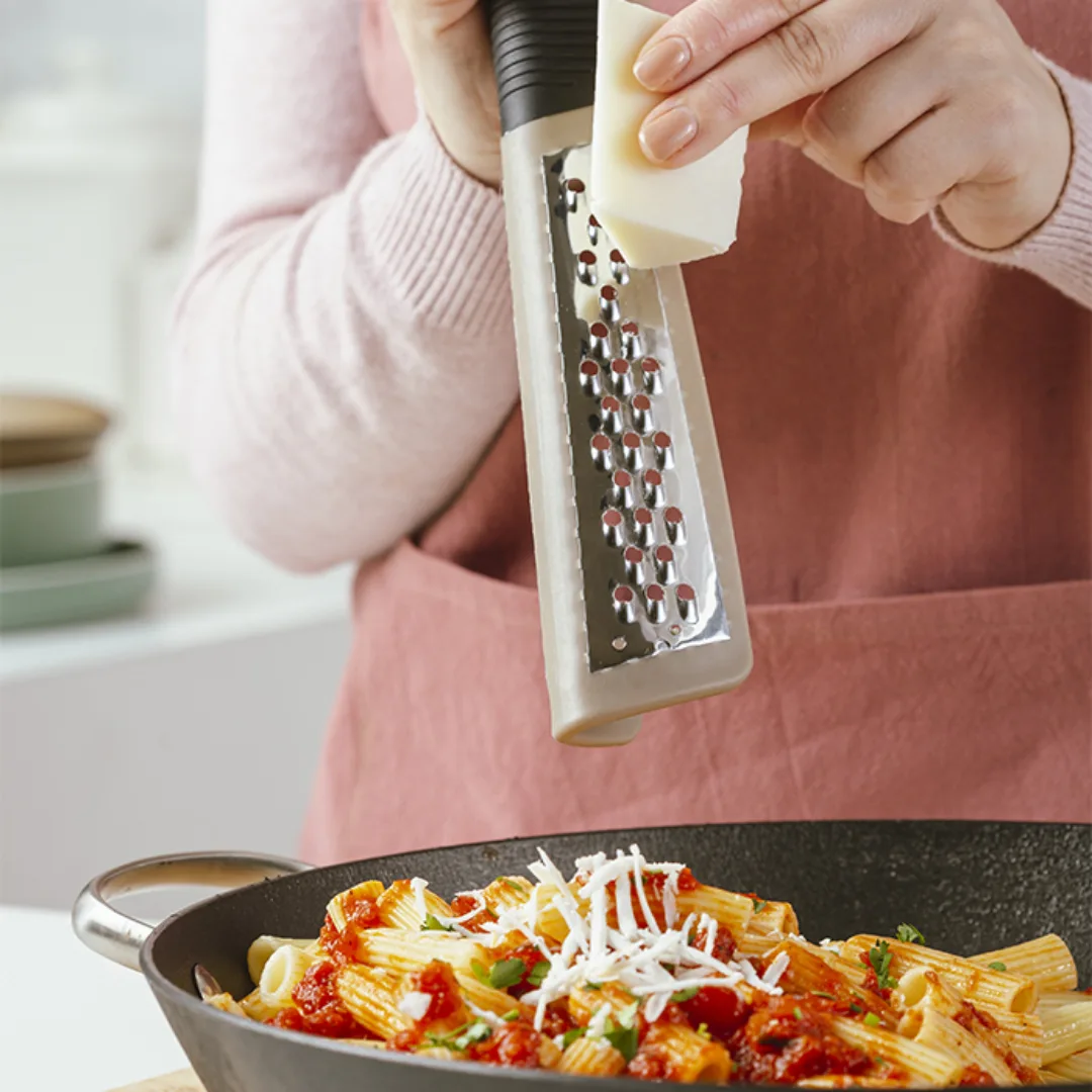 Stainless steel grater, 2 grating surfaces, 28.5 cm