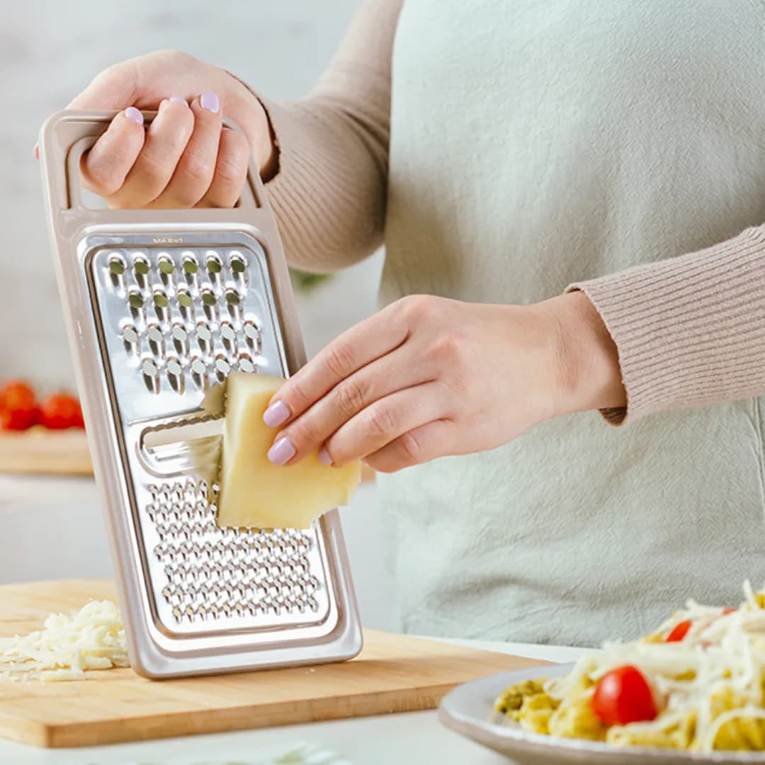 Stainless steel grater with handle, 25 cm