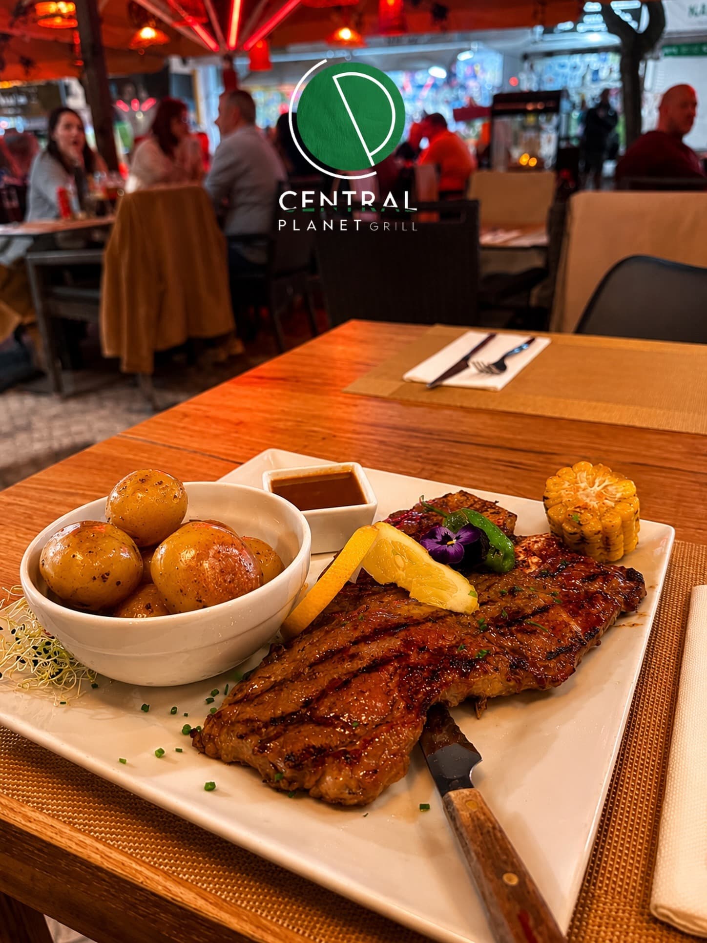 Central Planet Grill & Cocktail Bar