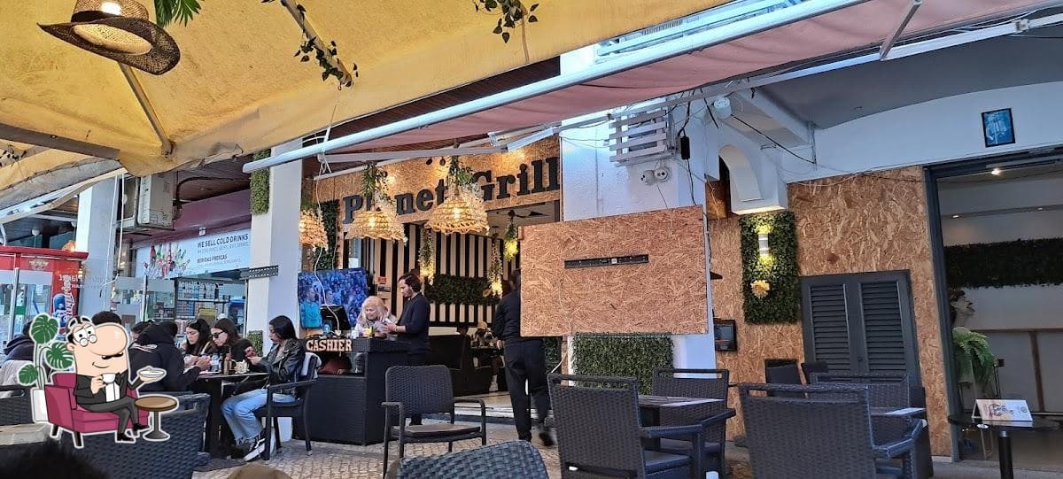 Central Planet Grill & Cocktail Bar