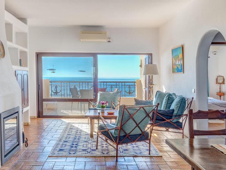 Save 10% — stays 24 Oct 2026–18 Dec 2026 or 1 Jan–28 May 2027