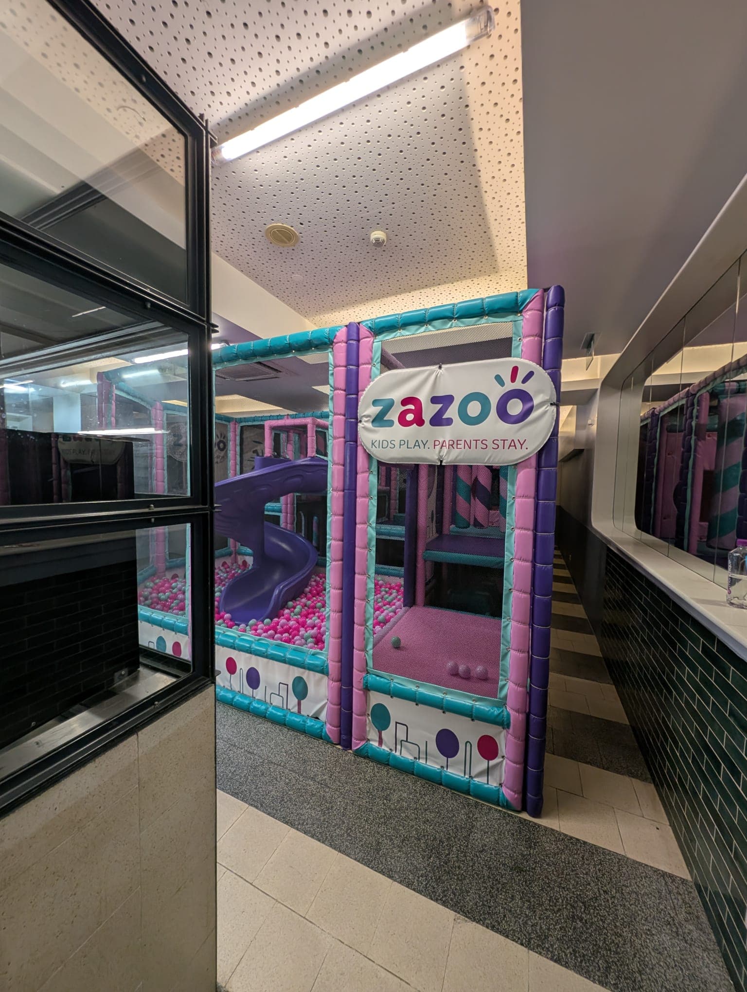 ZAZOO Family Restaurant photo 1