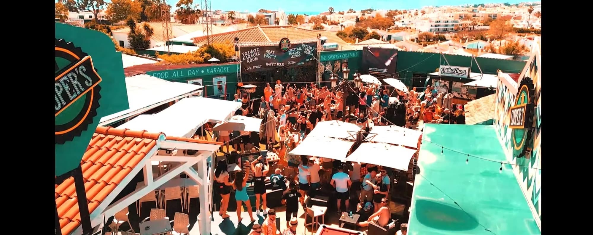 Cooper's Bar & Kitchen Albufeira: Food, Drinks & Live Entertainment on the Strip