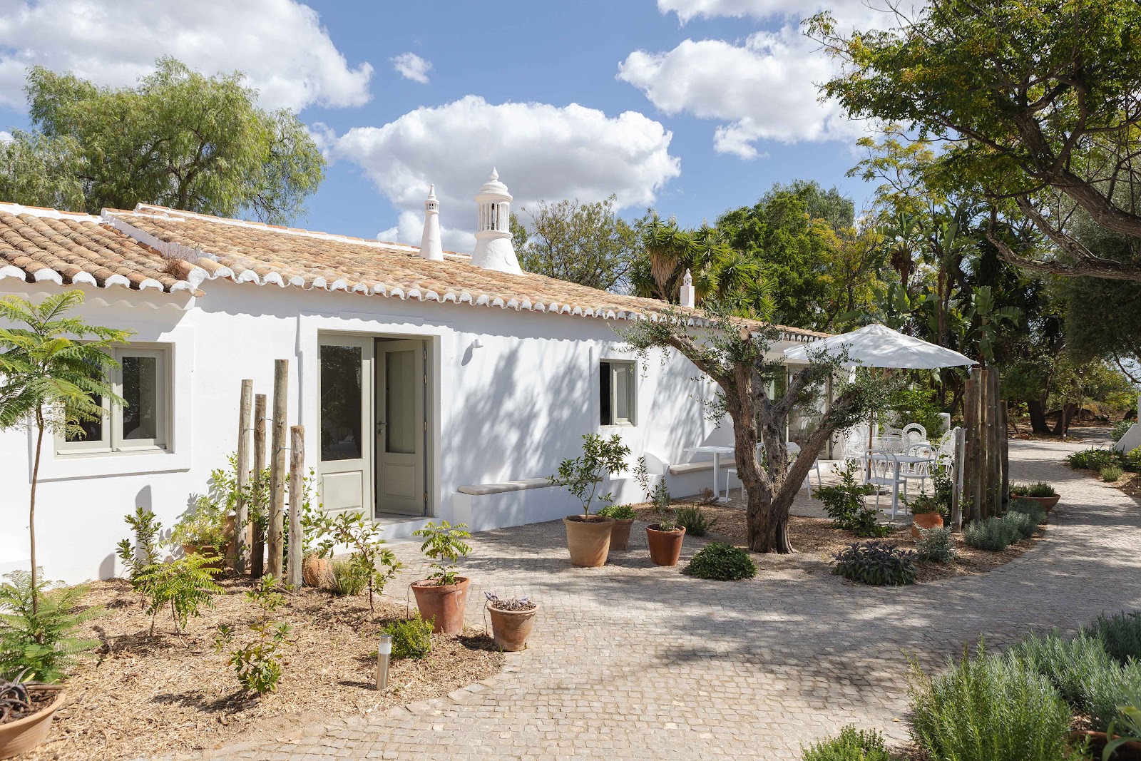 Amago Casa Lenta: Six-Room Slow-Living Guesthouse in the Hills above Faro